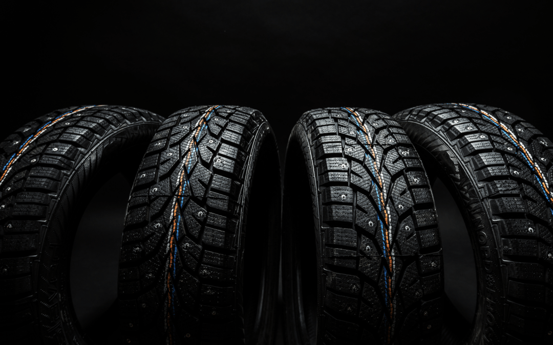 Vinterdæk vs. helårsdæk – hvad skal du vælge i Danmark?
